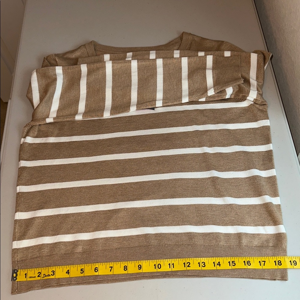 NWT Vince Camuto Tan and White Striped Sweater size large. - Picture 9 of 14